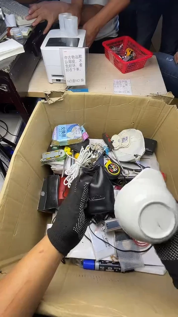 跑***−二手商品不退不换