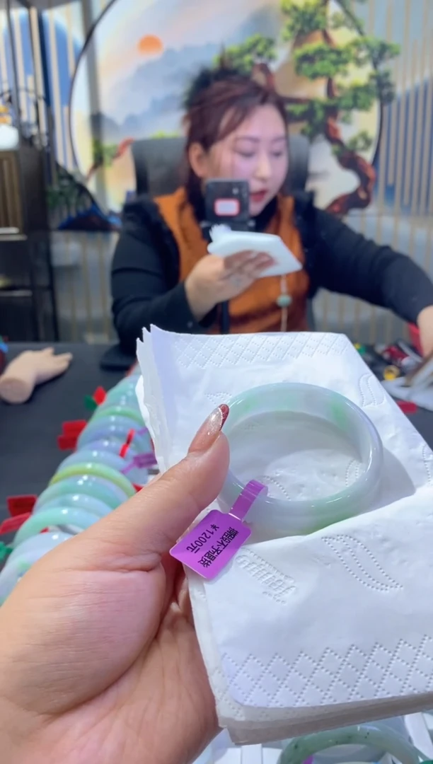 【闪购商品】翡翠手镯未镶嵌00000710