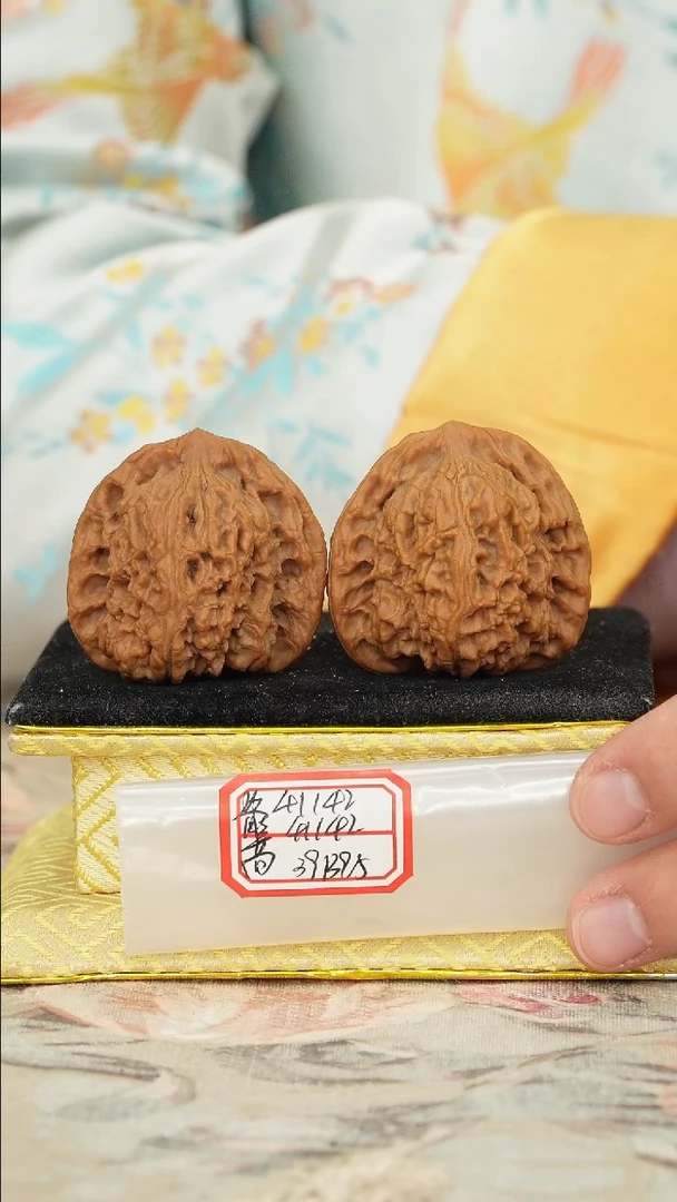 【闪购商品】文玩核桃把件赵喜满南将石