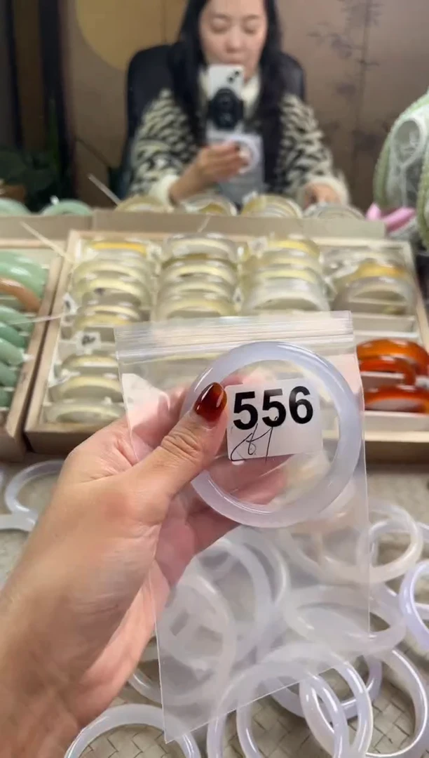 手镯玛瑙/玉髓未镶嵌556