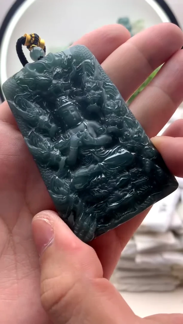 翡翠未镶嵌颈饰大势至