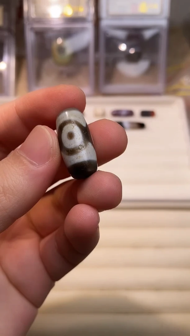 未镶嵌玛瑙/玉髓珠宝奇石老台 三眼 24.2x11.8