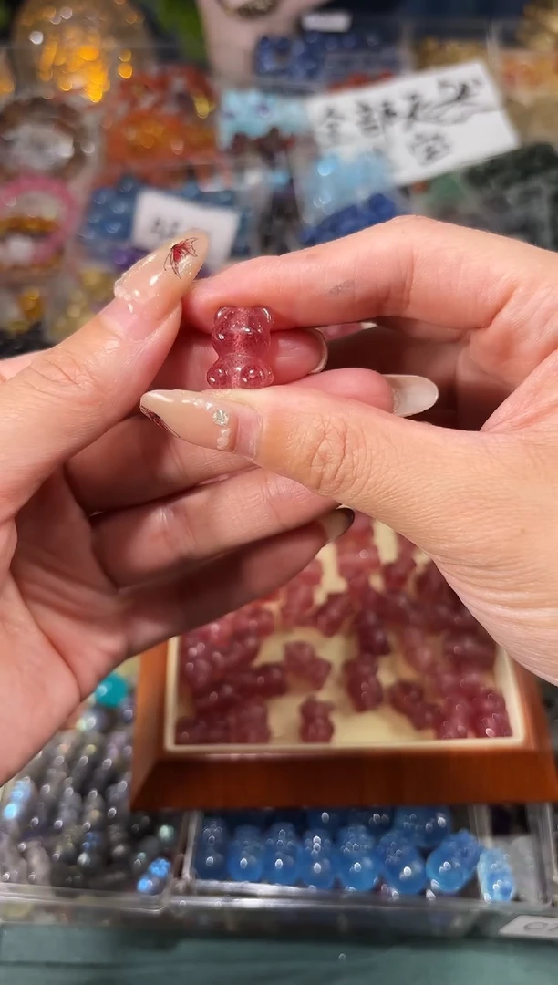 【闪购商品】水晶手串未镶嵌草莓晶小熊一个宽卡12+