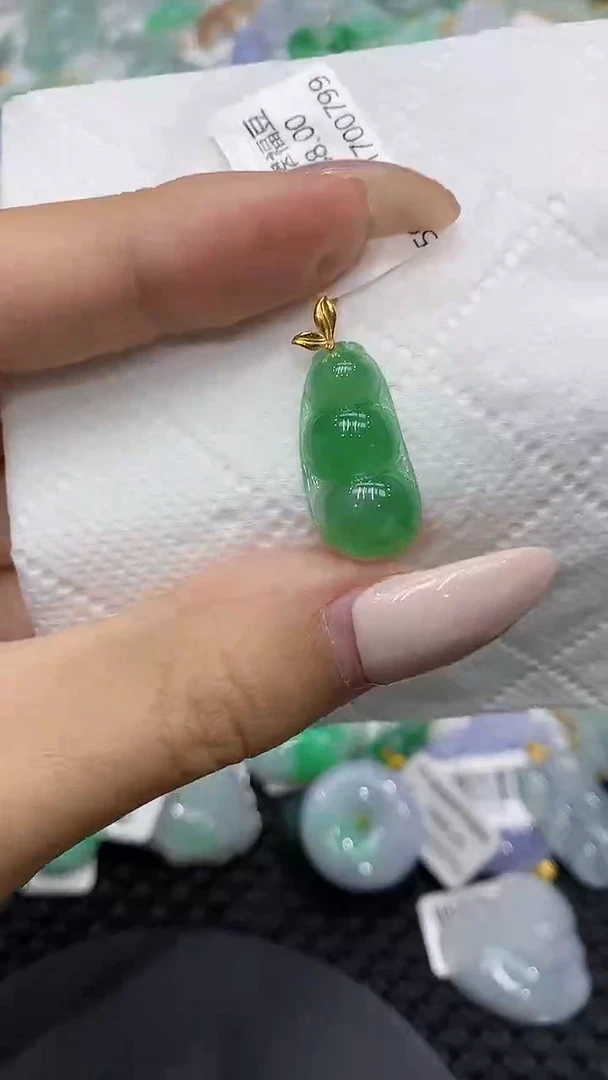 颈饰18K金镶嵌翡翠111111111111