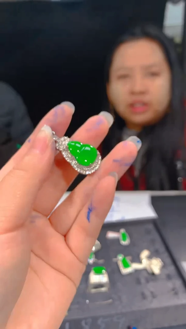 【闪购商品】定制翡翠未镶嵌54定制翡翠，多样性发货（发其一）