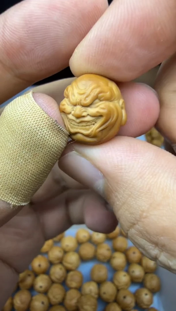 吊坠猴头核桃坏笑 素