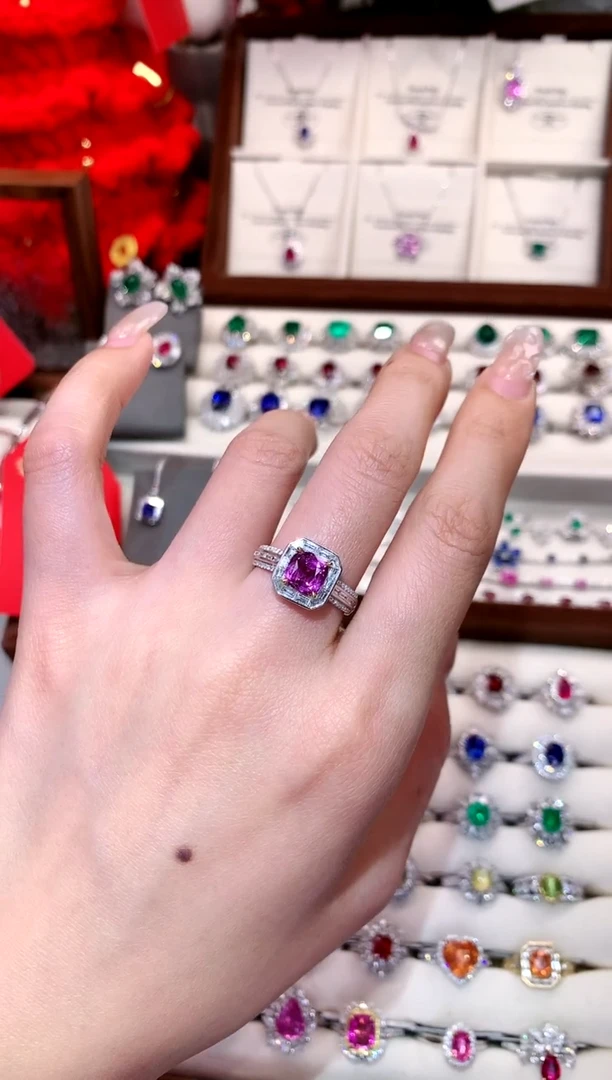 【闪购商品】彩色蓝宝石戒指18K金镶嵌1.88ct/天然宝石/七天无理由