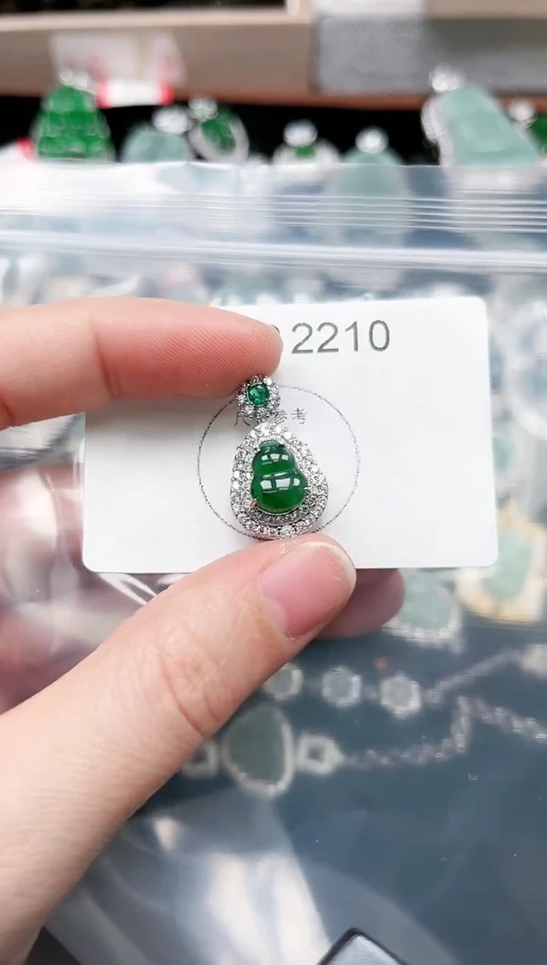 【闪购商品】翡翠颈饰未镶嵌赠皮绳2210