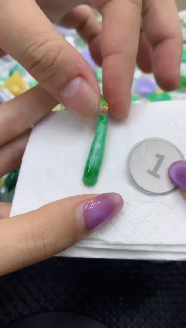 颈饰18K金镶嵌翡翠天然缅甸翡翠A货