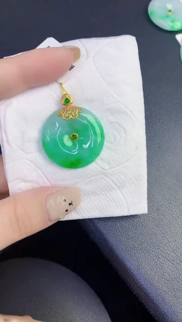 颈饰18K金镶嵌翡翠缅甸天然翡翠A货