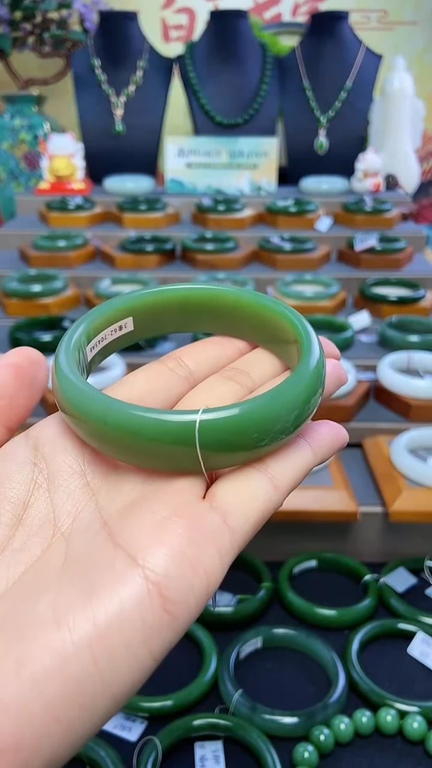 和田玉手镯未镶嵌收藏级俄罗斯老坑碧玉粉青手镯62