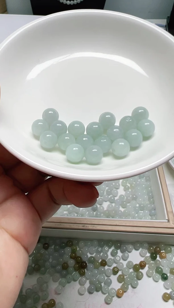 散珠翡翠祥*意纯天然缅甸A货翡翠卡8，18颗