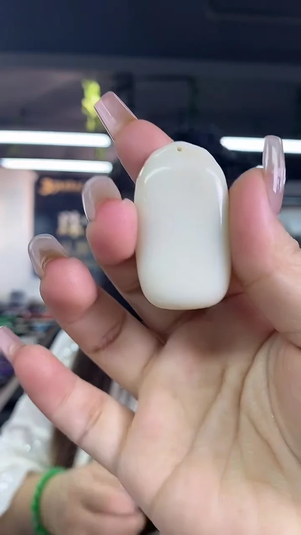 和田玉未镶嵌吊坠(不含链)多样性发其一颜色微差