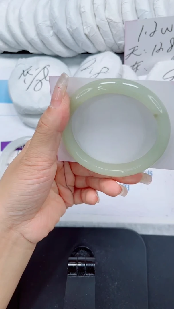 未镶嵌手镯石英质玉153-60.6