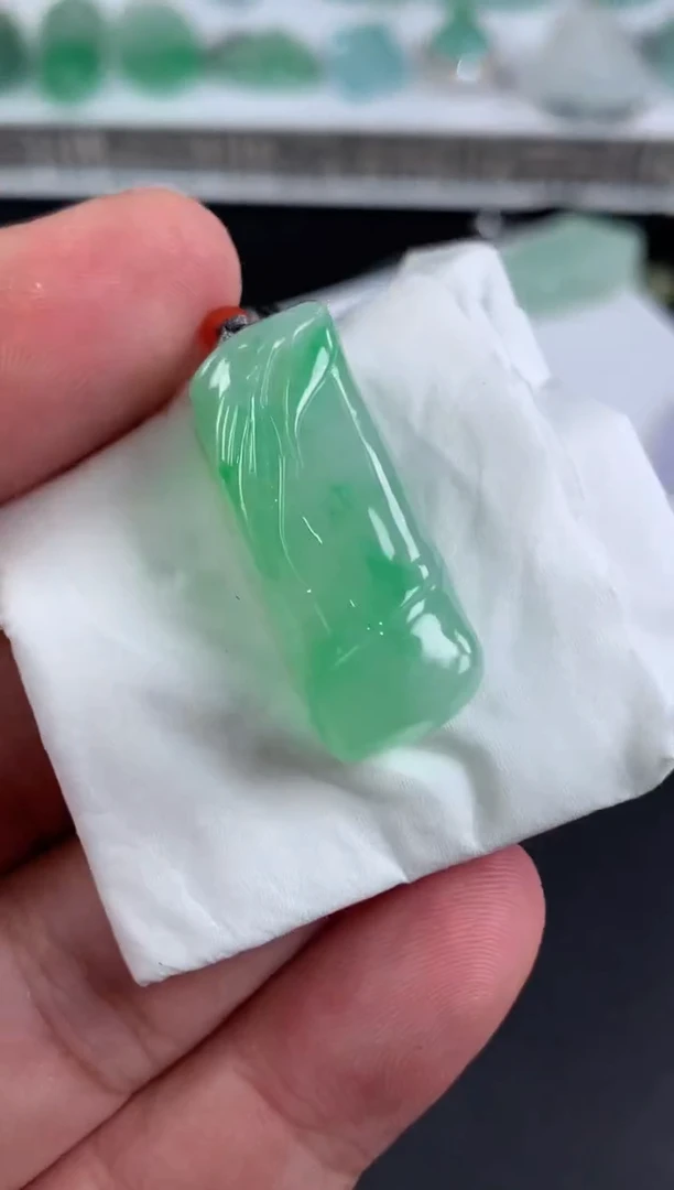 未镶嵌定制翡翠达*翡翠