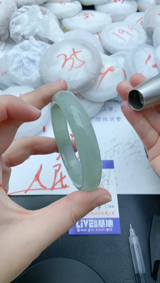 【闪购商品】石英质玉手镯未镶嵌127+56/57