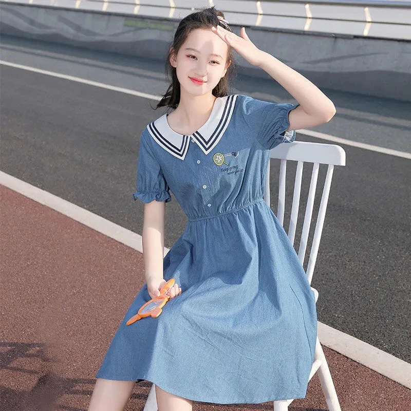 中学生牛仔连衣裙夏季娃娃领2024新品收腰中长款绣花初中生洋气薄