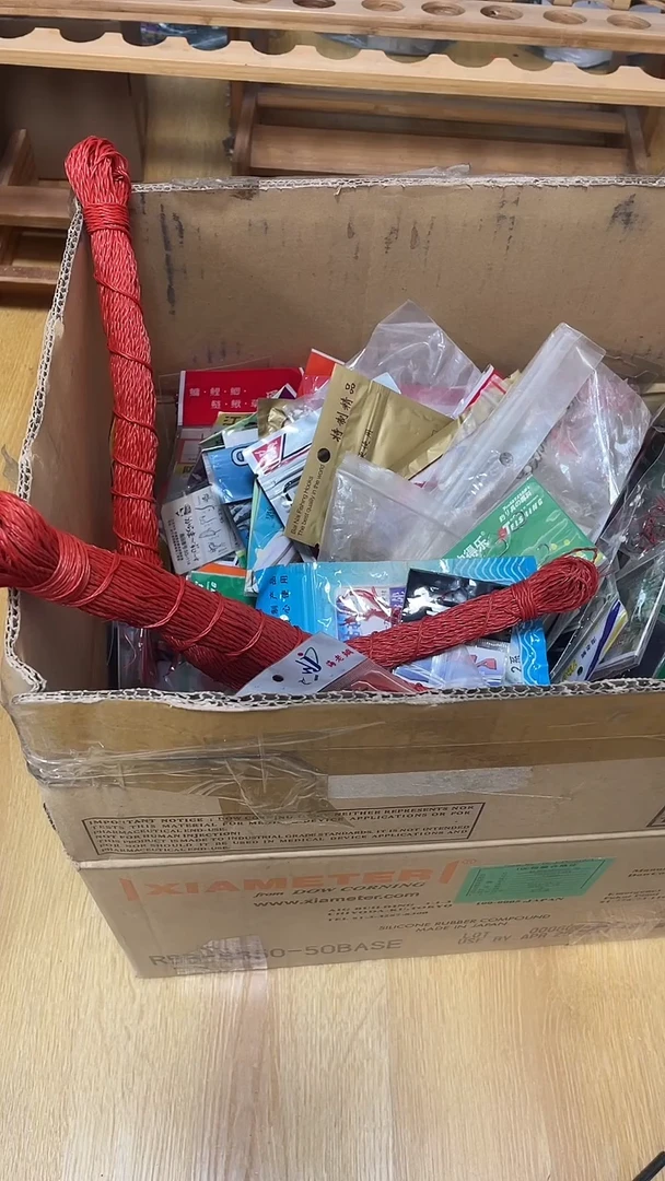 兔****5748   一箱子钩子混搭    整箱出  不退不换