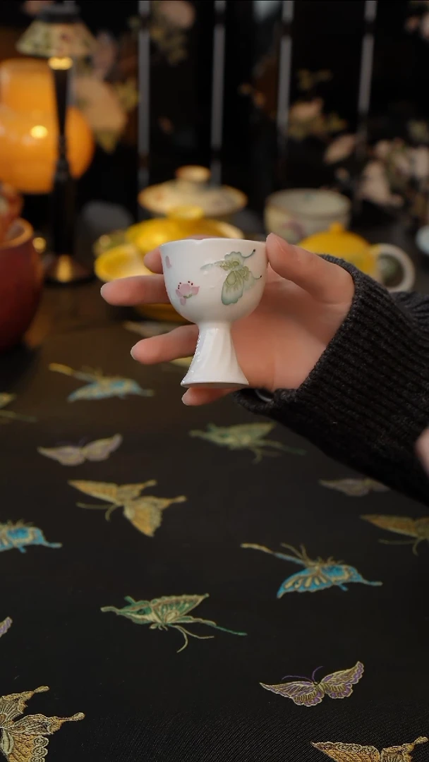 桃落戏蝶  高足杯