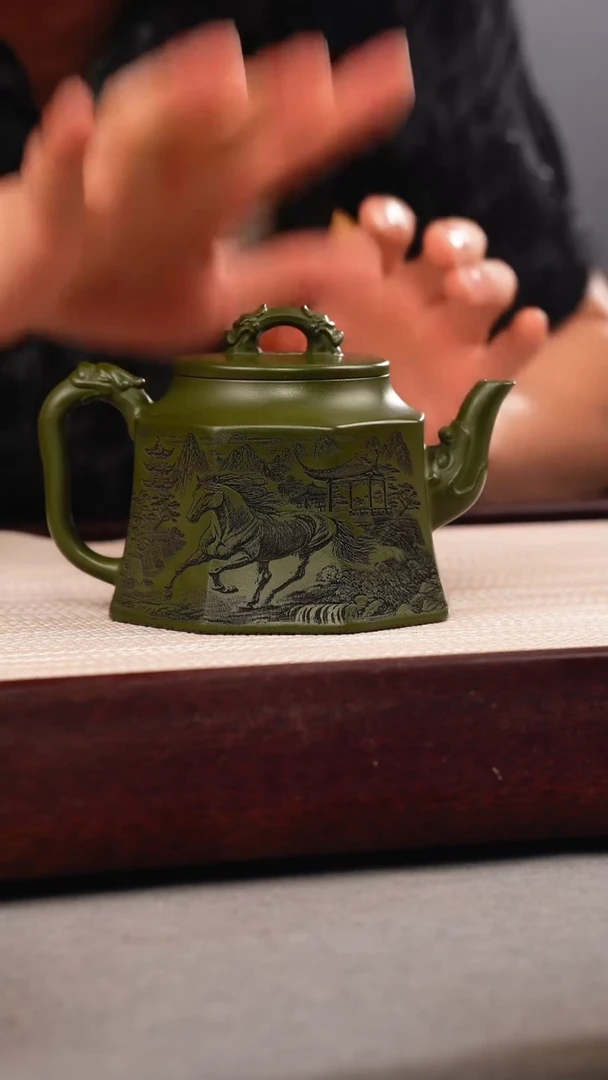茶壶紫砂绿泥 八方金钟 龙马精神