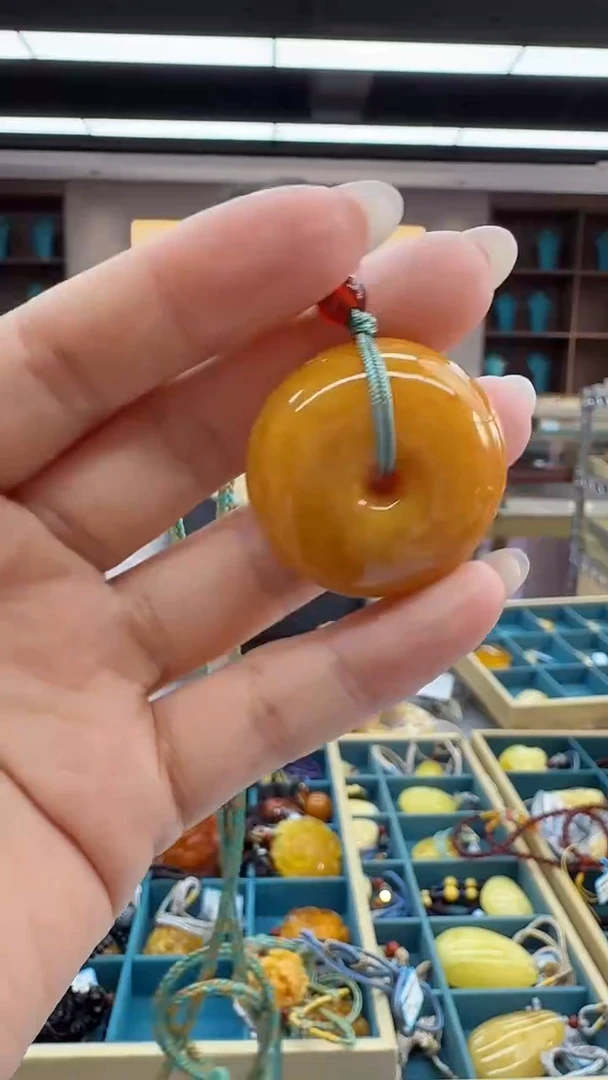 琥珀颈饰未镶嵌185秒拍号 假一罚三