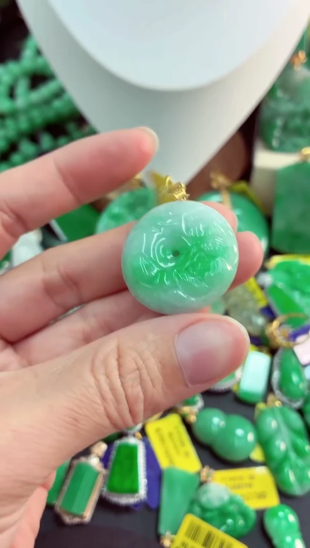 吊坠(不含链)18K金镶嵌翡翠天然缅甸翡翠A货