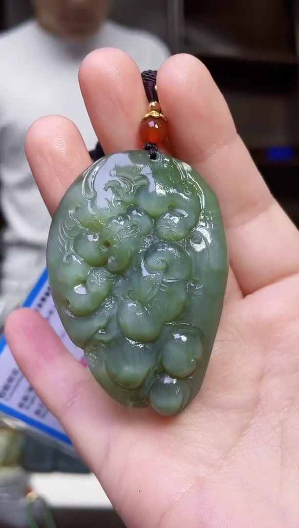 和田玉未镶嵌颈饰1