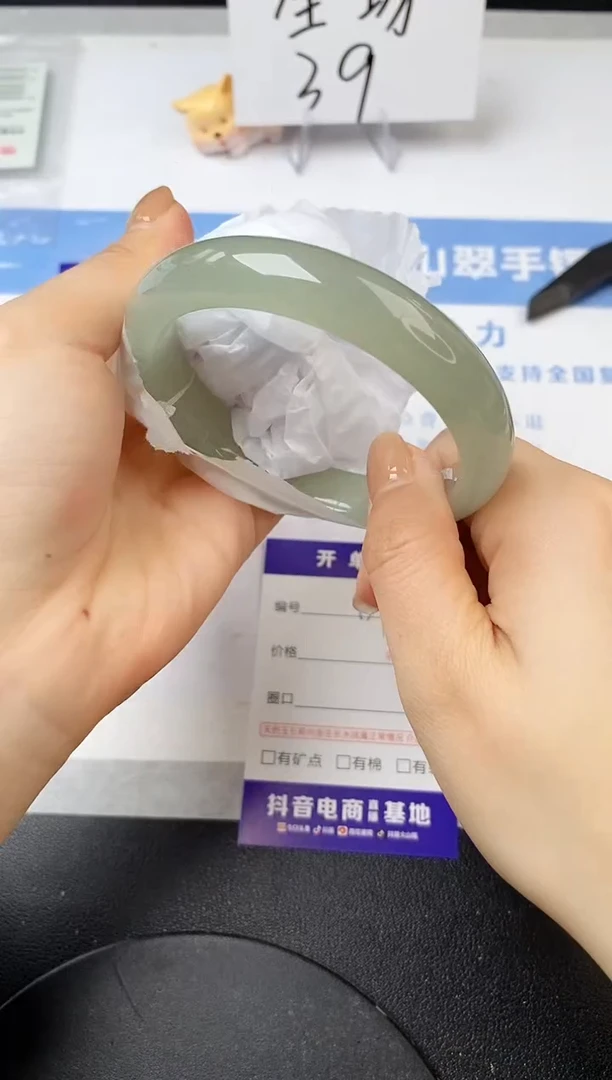 【闪购商品】石英质玉手镯未镶嵌s179-DB