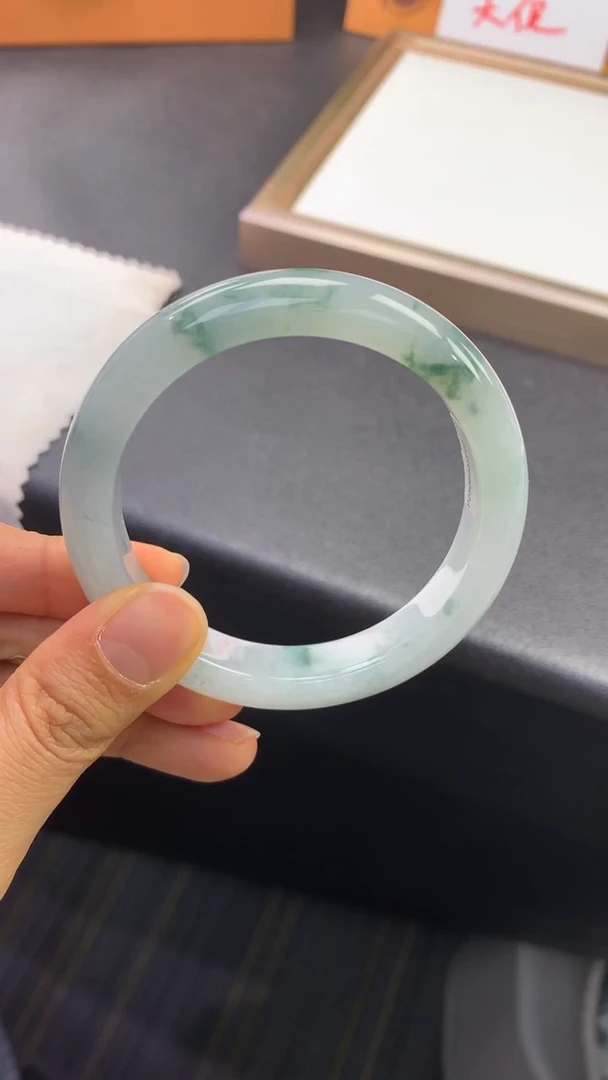 未镶嵌手镯翡翠退货需手镯吊牌标签完好 56正圈