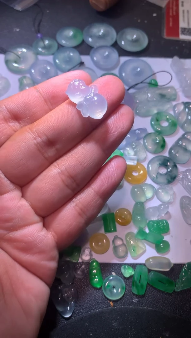 【闪购商品】翡翠颈饰未镶嵌仙子