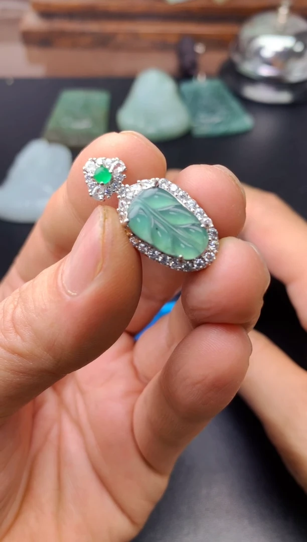 颈饰未镶嵌翡翠不*叶子