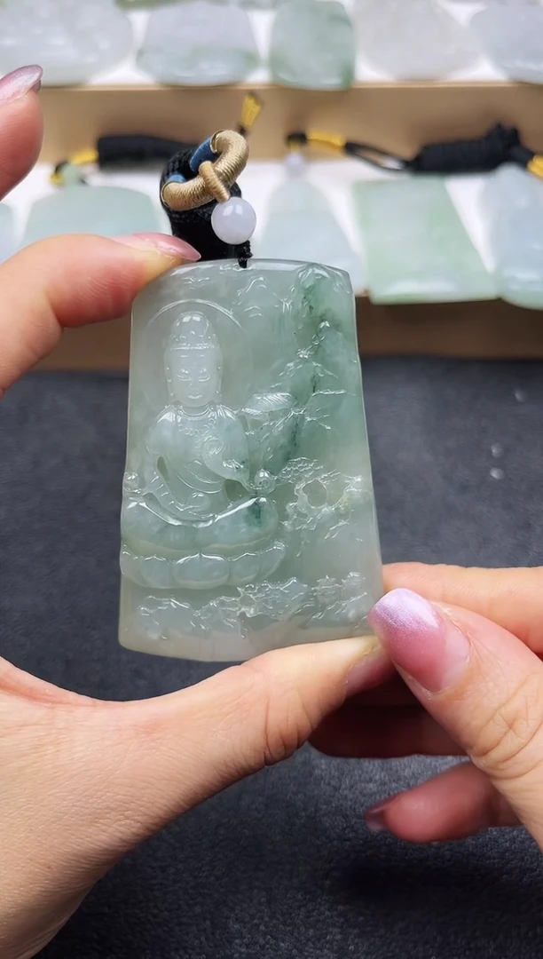 颈饰未镶嵌翡翠