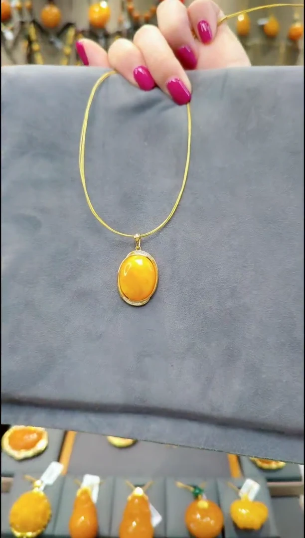 【闪购商品】蜜蜡颈饰银S925镀金镶嵌B249蜜蜡吊坠赠项圈