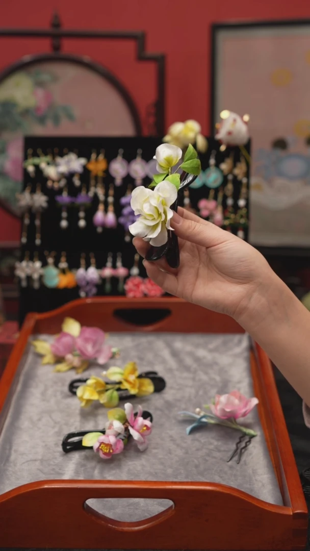 刺绣非遗绒花苏绣饰品