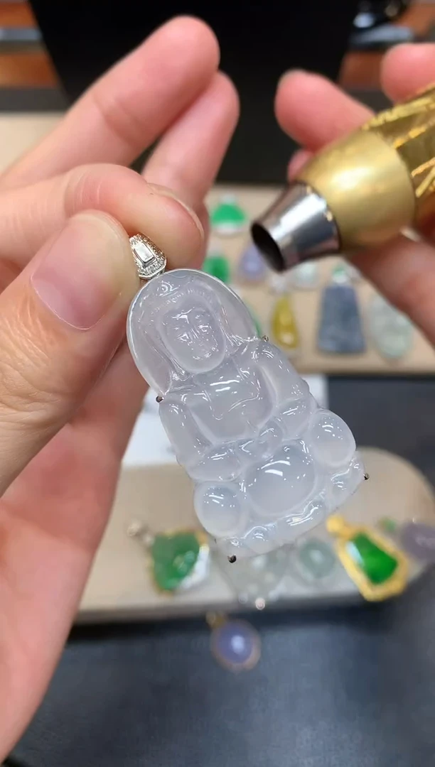 颈饰18K金镶嵌翡翠观音【无服务费