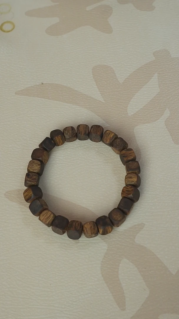 沉香手串T**d海南莺歌绿奇楠卡8单圈四方珠99沉