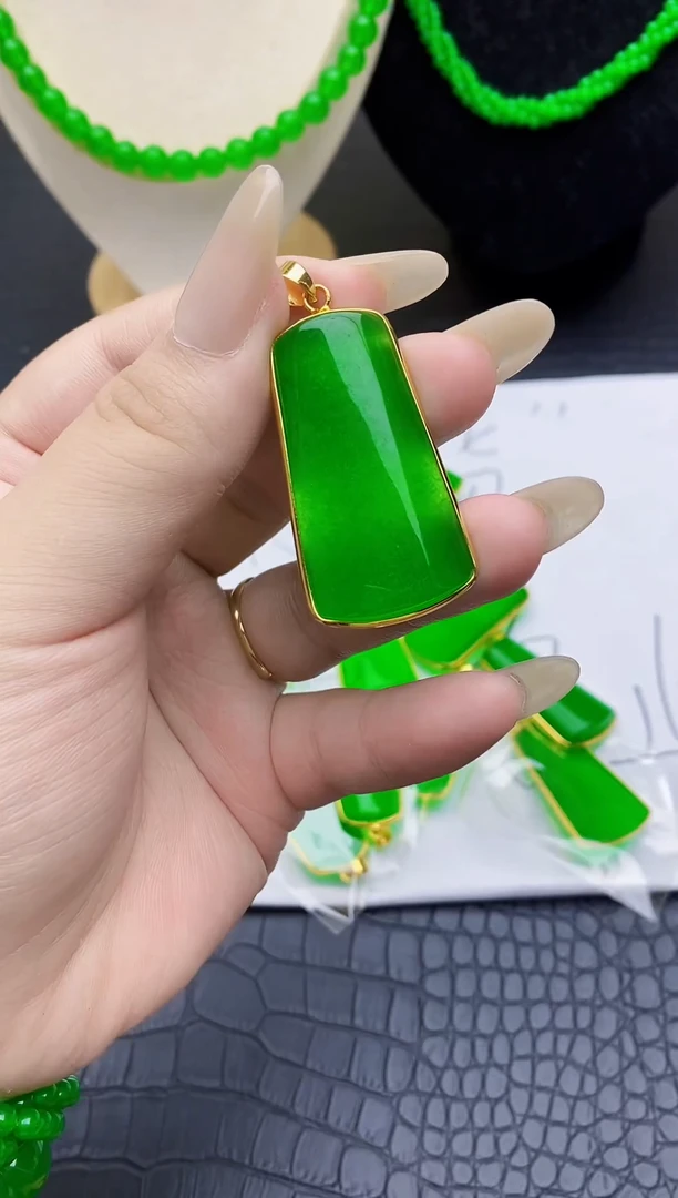 吊坠(不含链)未镶嵌翡翠..