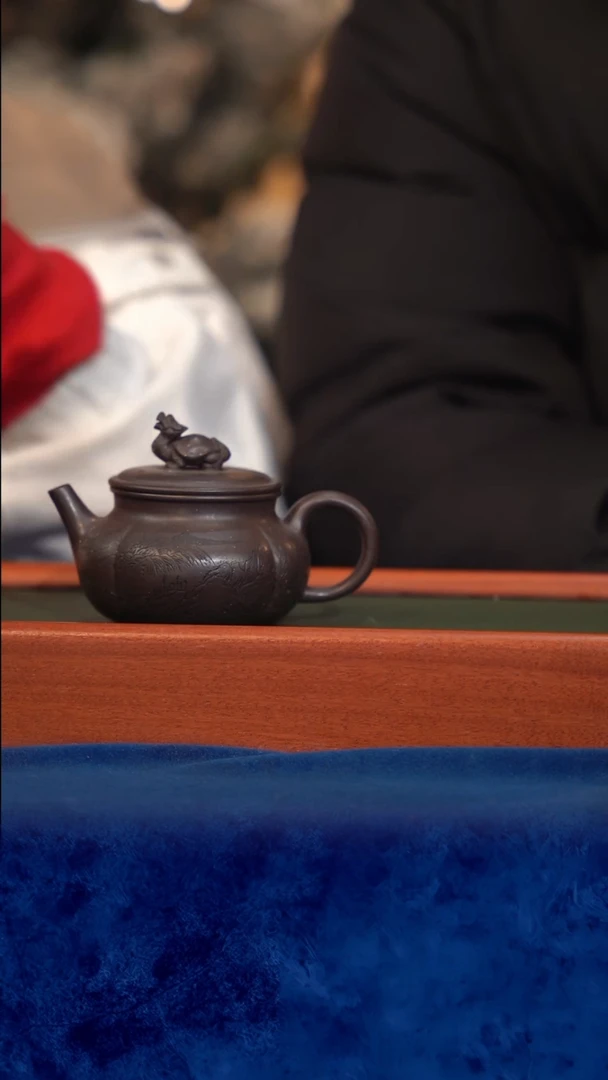 宜兴紫砂 紫砂茶壶 龙龟