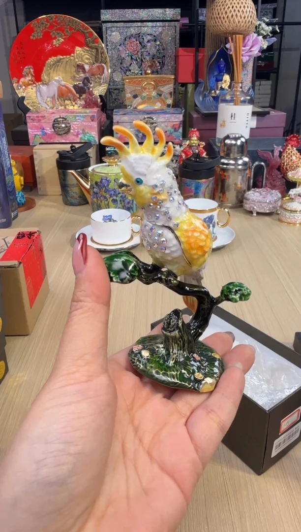 112七宝凤冠鹦鹉黄色