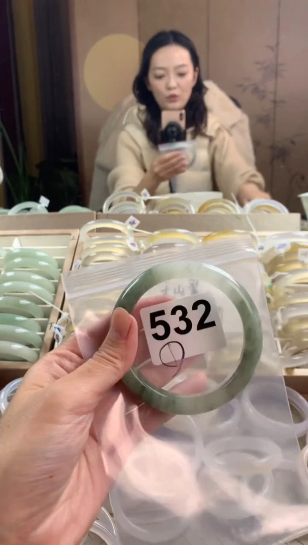 手镯玛瑙/玉髓未镶嵌天山翠默认微抠532