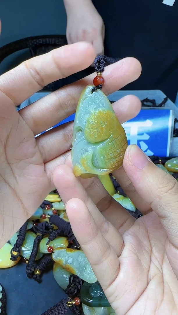 和田玉未镶嵌颈饰1
