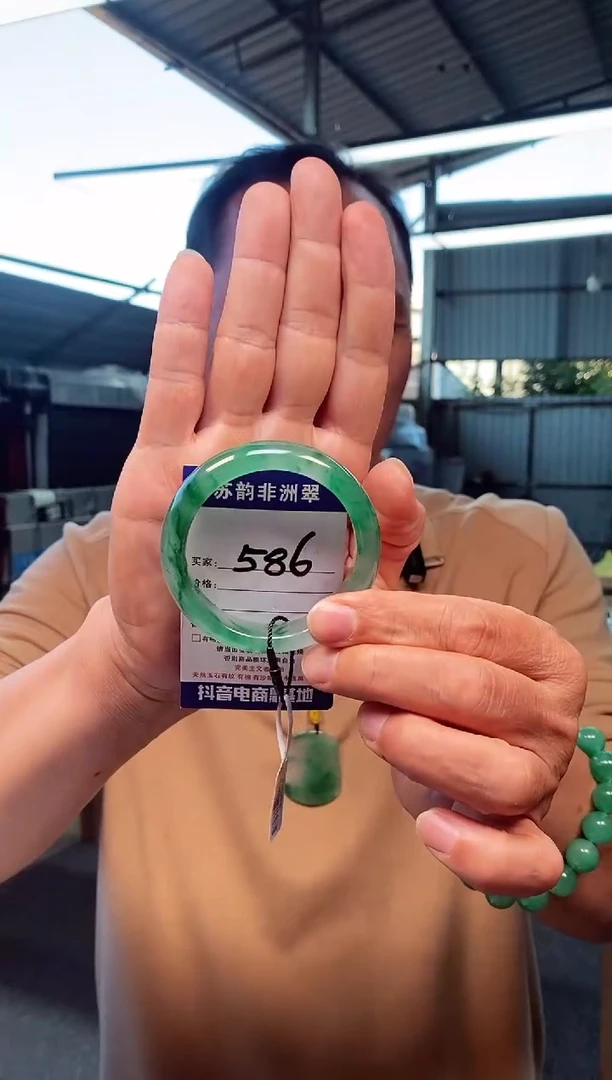 未镶嵌手镯石英质玉（非洲翠）54