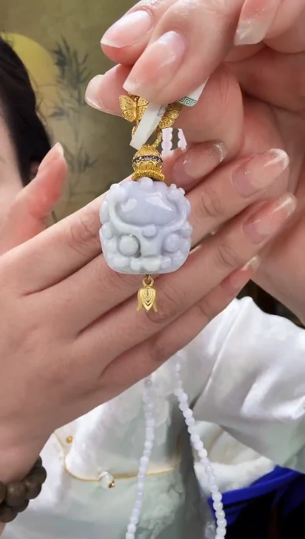 颈饰未镶嵌翡翠吊坠