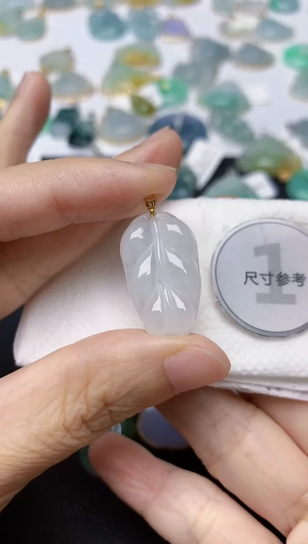 翡翠18K金镶嵌颈饰天然缅甸A货翡翠