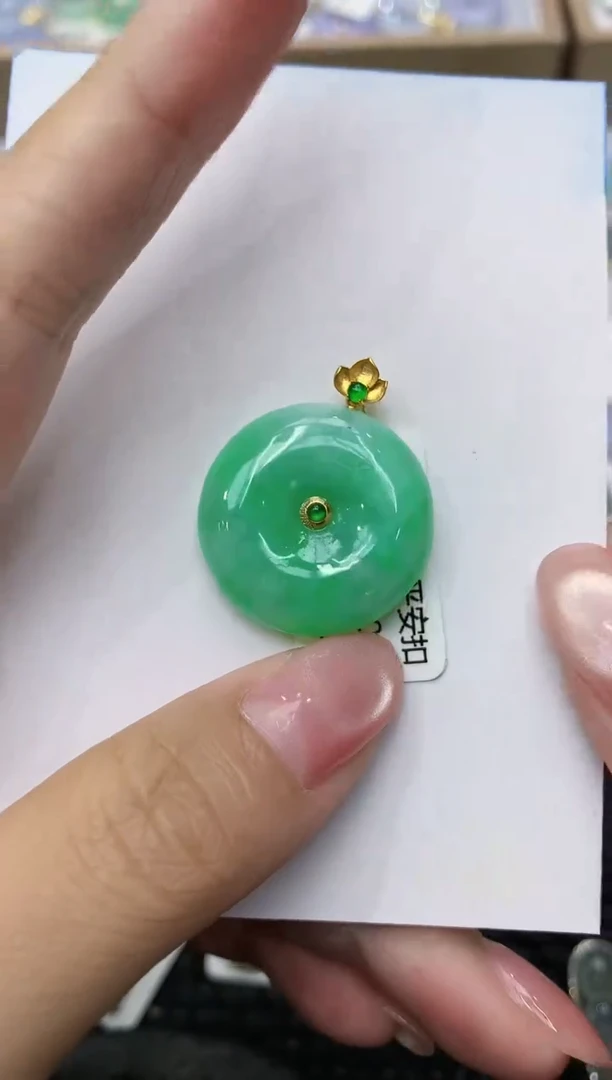 翡翠18K金镶嵌颈饰111111111