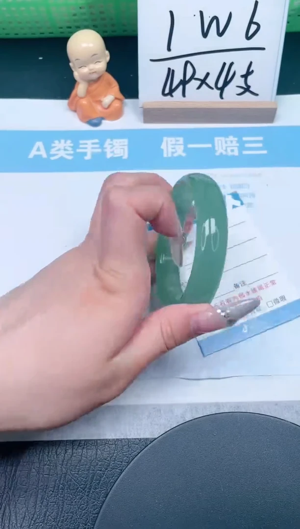 【闪购商品】石英质玉手镯未镶嵌142-56