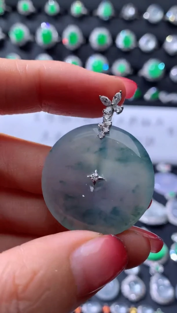 颈饰18K金镶嵌翡翠18K翡翠