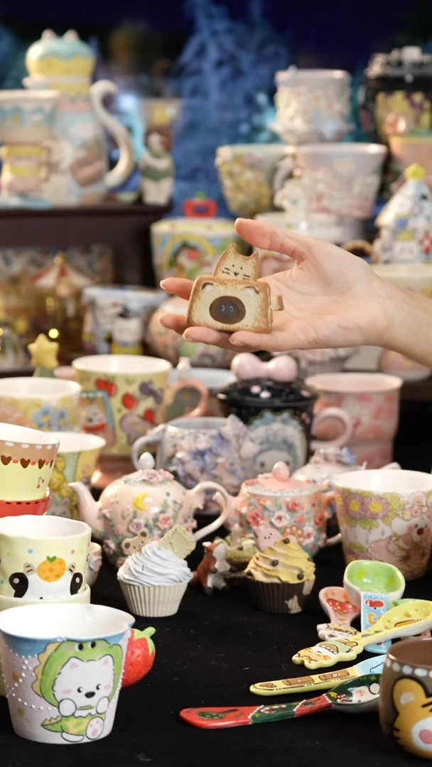 摆件陶景德镇釉下彩手绘设计师款陶瓷