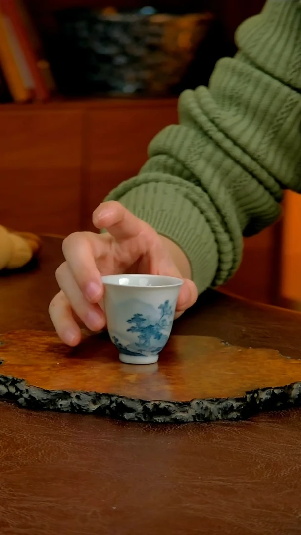 青花山水闻香杯