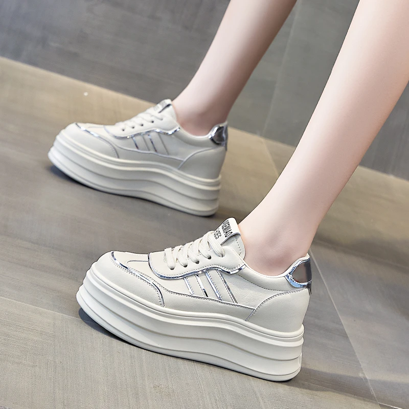 艾格鸟增高9cm网红小白鞋女2025春新款透气德训鞋厚底内增高女鞋